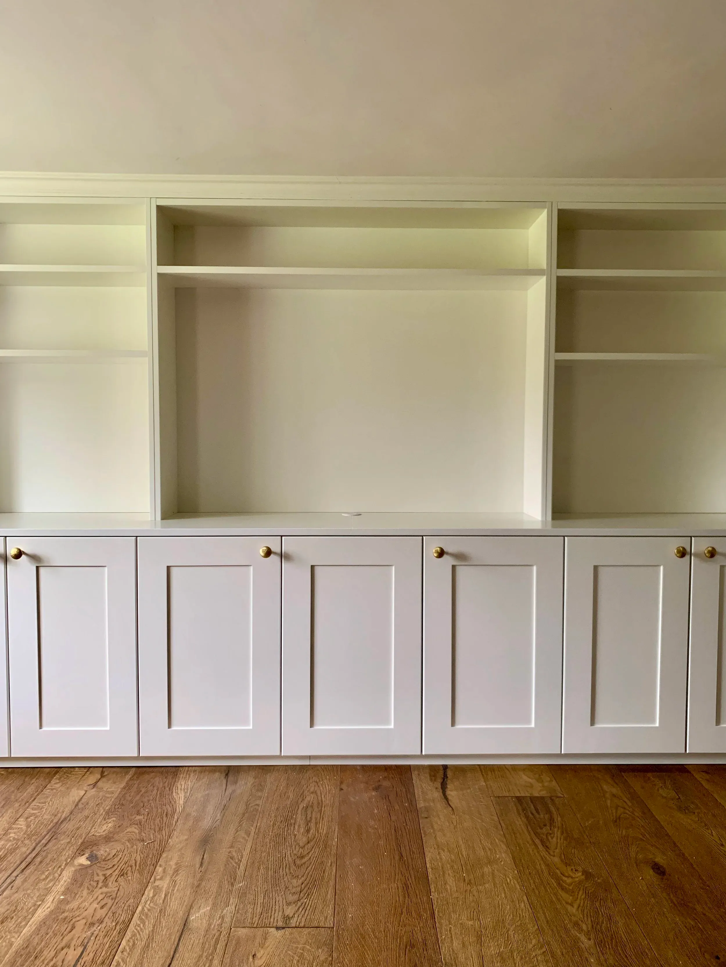 Painted Media Wall, Seagull Bespoke Interiors